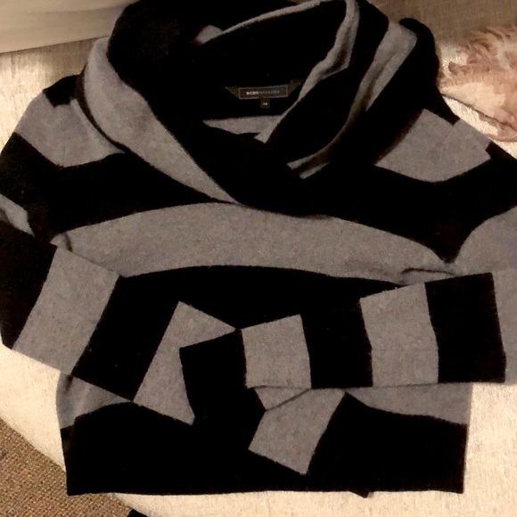 BCBG wool & cashmere sweater - Picture 1 of 5